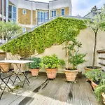 Montmartre, Patio! Sacre-Coeur! Stylish Duplex!
