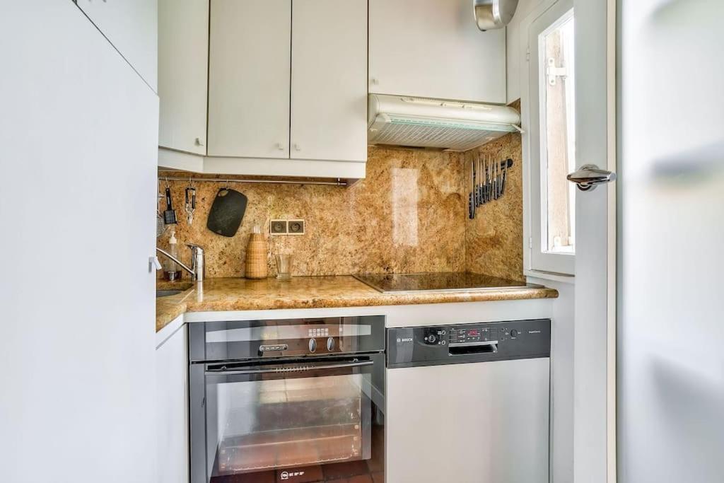 Montmartre, Patio! Sacre-coeur! Stylish Duplex! * Paris